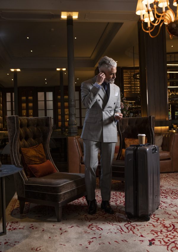 traje gris principe de gales1