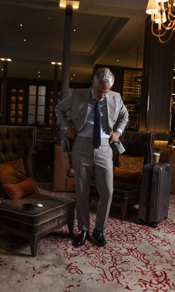 traje gris principe de gales3