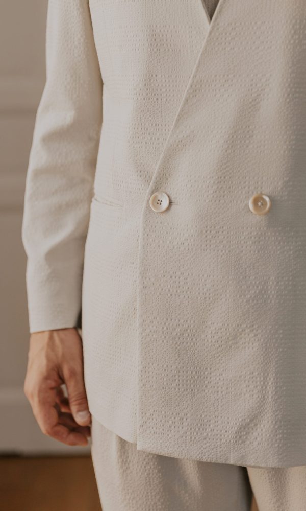 ANGUARDIA_Traje_sinsolapa_seersucker_16