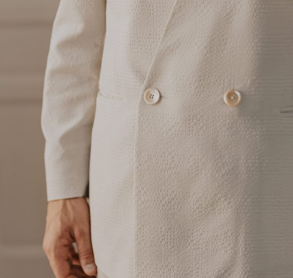 ANGUARDIA_Traje_sinsolapa_seersucker_16