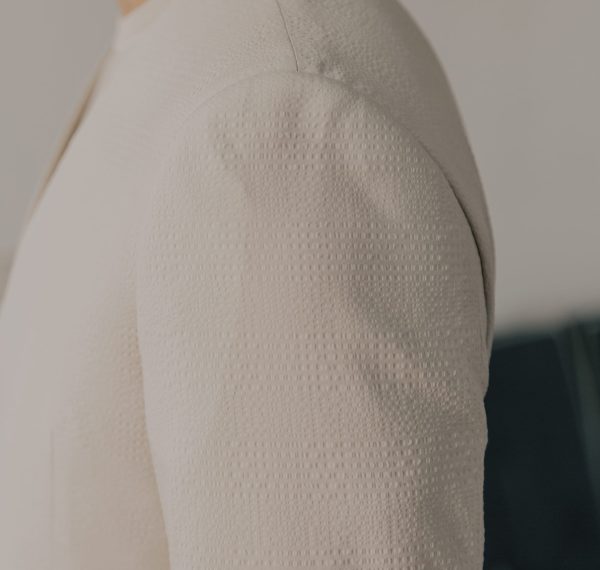 ANGUARDIA_Traje_sinsolapa_seersucker_21