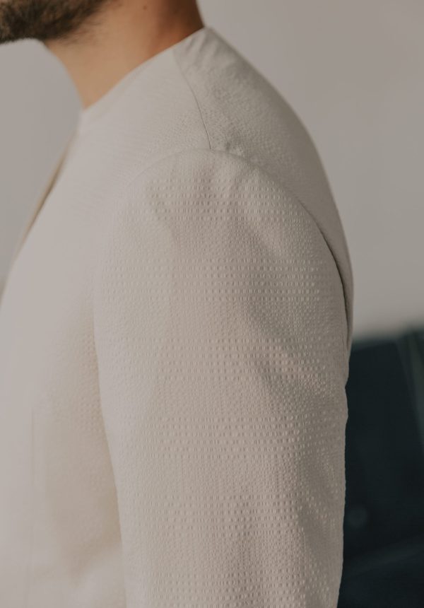 ANGUARDIA_Traje_sinsolapa_seersucker_21