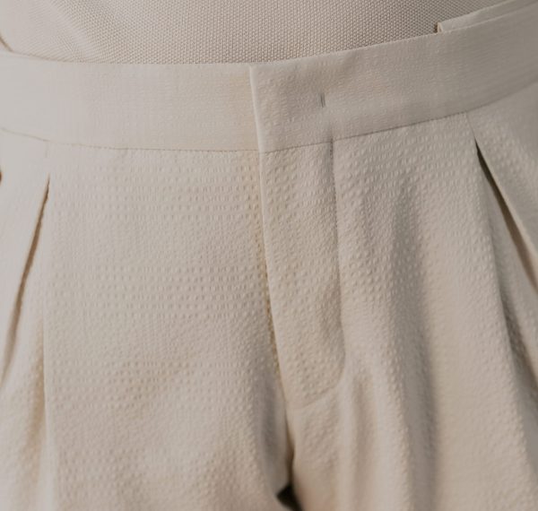 ANGUARDIA_Traje_sinsolapa_seersucker_29