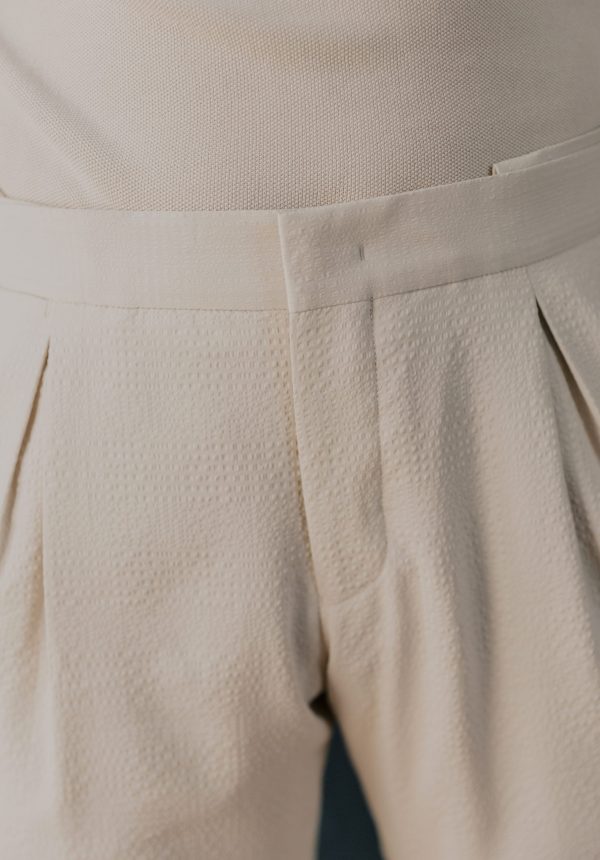 ANGUARDIA_Traje_sinsolapa_seersucker_29